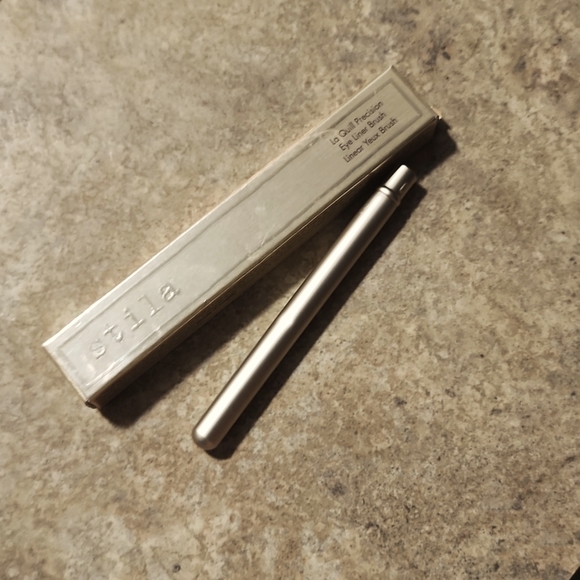 Stila La Quill Precision Eyeliner Brush - Picture 4 of 5
